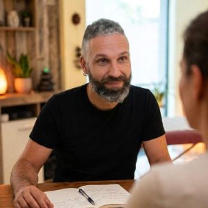 consulenza individuale di crescita personale con Luca Rondelli in studio, momento di ascolto e confronto